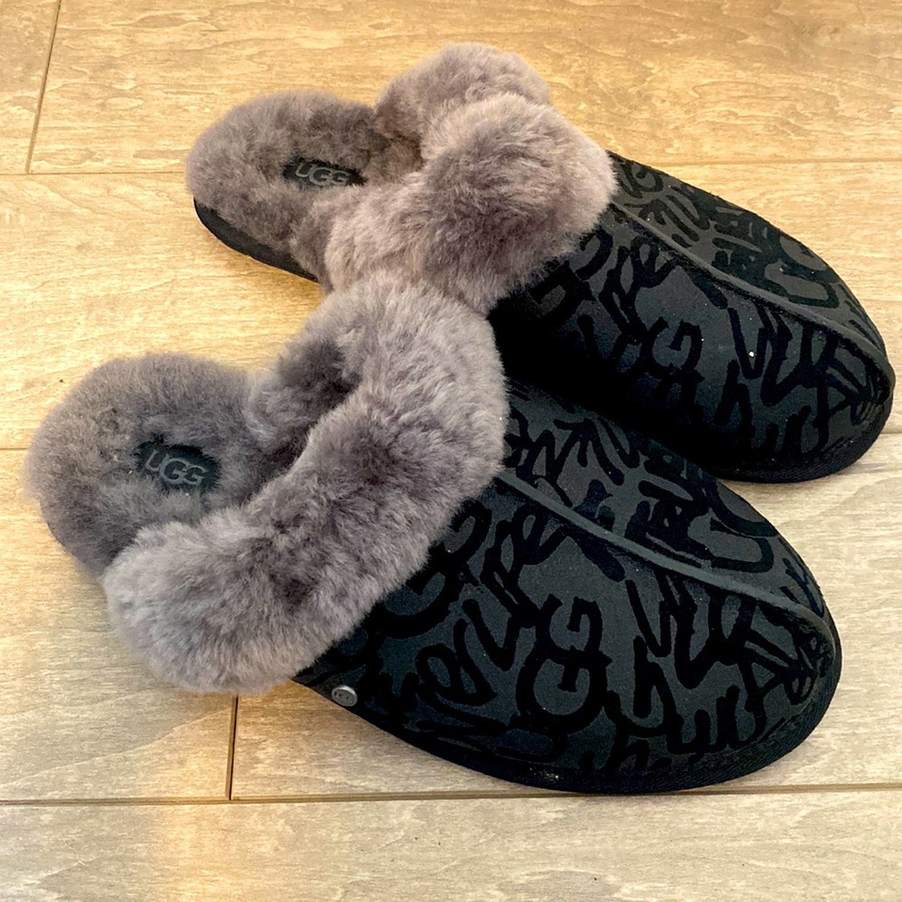 UGG SLIPPERS -Brand New!